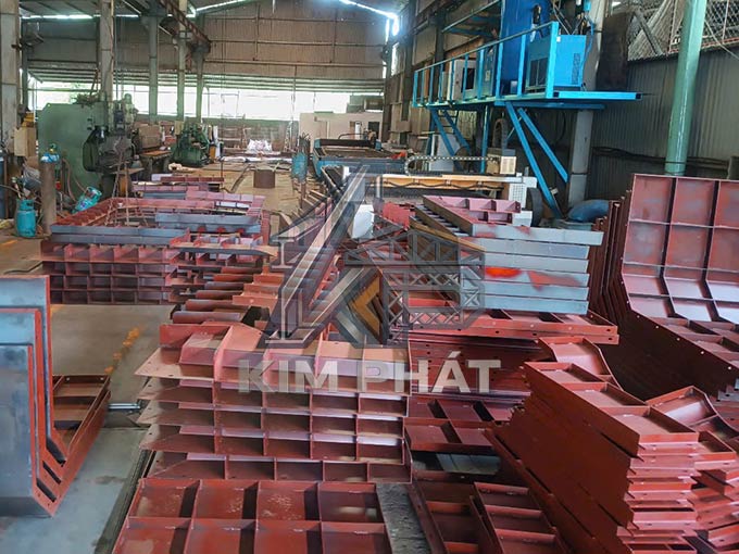 Gia công ván khuôn thép tại xưởng